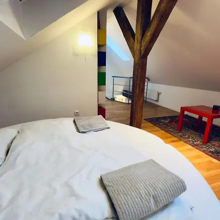 Attic 15 Min To Charles Bridge Апартаменты Прага