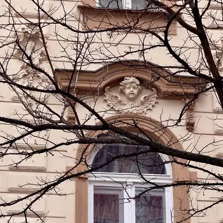 Апартаменты Attic 15 Min To Charles Bridge Прага