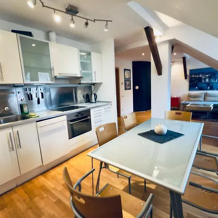 Attic 15 Min To Charles Bridge 아파트