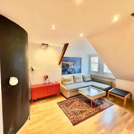 아파트 Attic 15 Min To Charles Bridge