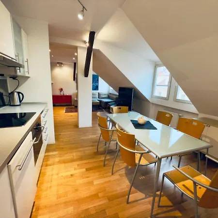 아파트 Attic 15 Min To Charles Bridge