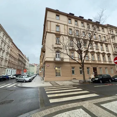 شقة Attic 15 Min To Charles Bridge براغ
